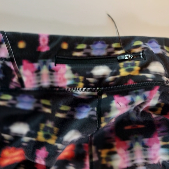 Athleta Size XL Multicolor Abstract Leggings - Picture 6 of 10